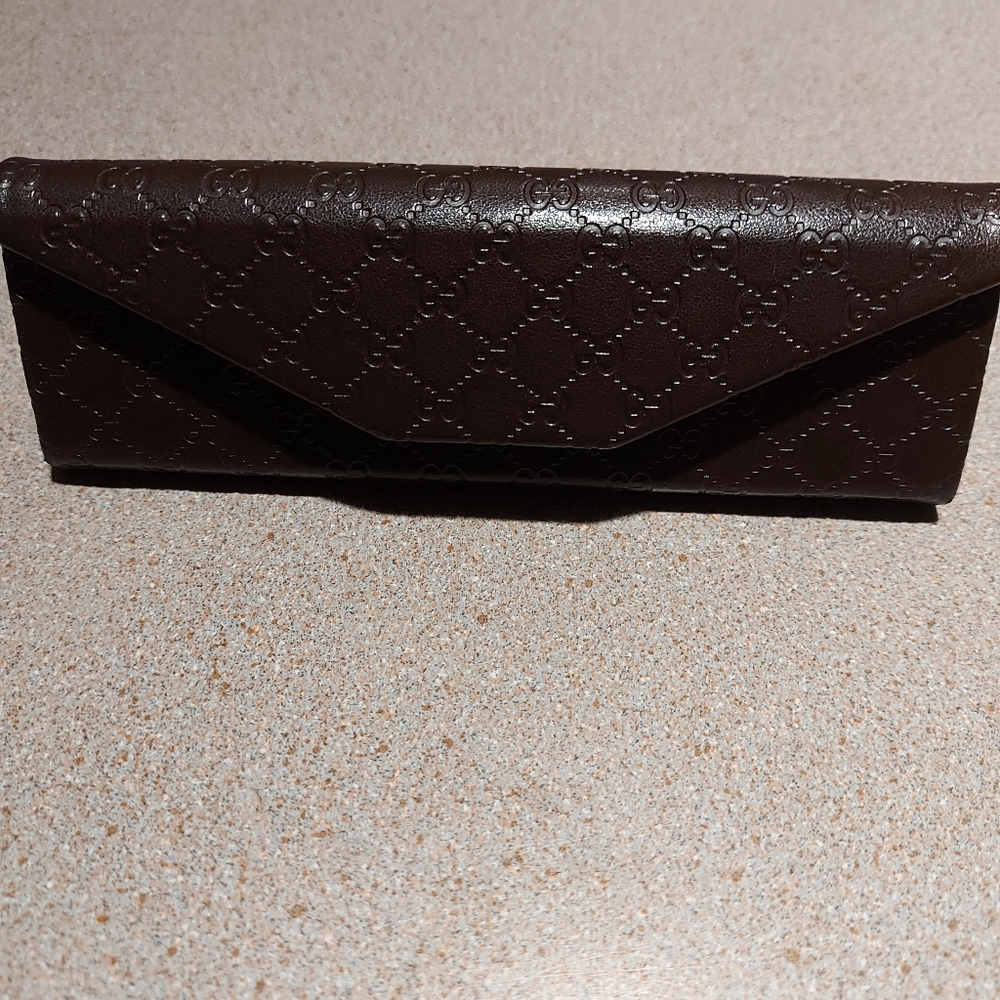 Gucci eyeglasses(readers)case brown w design, triagular, fun - Picture 8 of 8